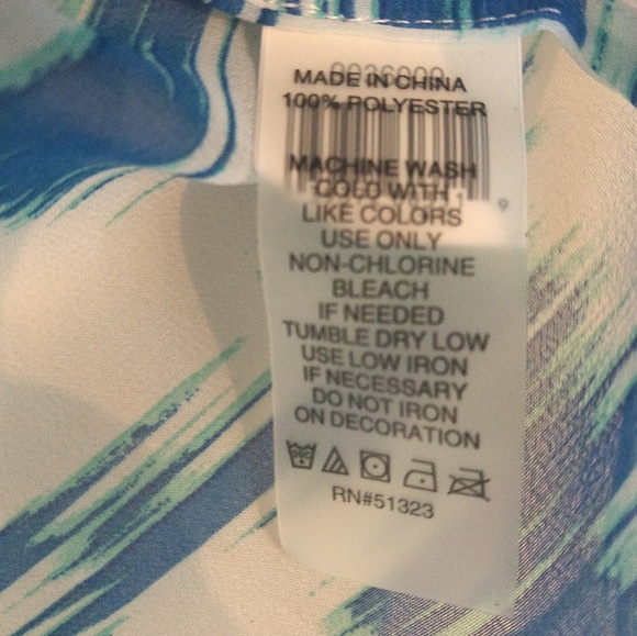 Two by Vince Camuto Poolside Summer Bloom Blouse - Picture 6 of 7